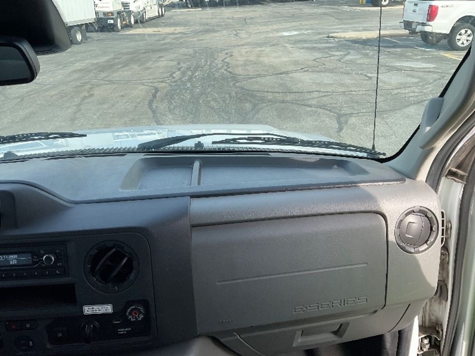 Light Duty Box Truck-Light and Medium Duty Trucks-Ford-2022-E350-Milwaukee-WI-100,966\n\t\tmiles-$ 31,250 - Image 21