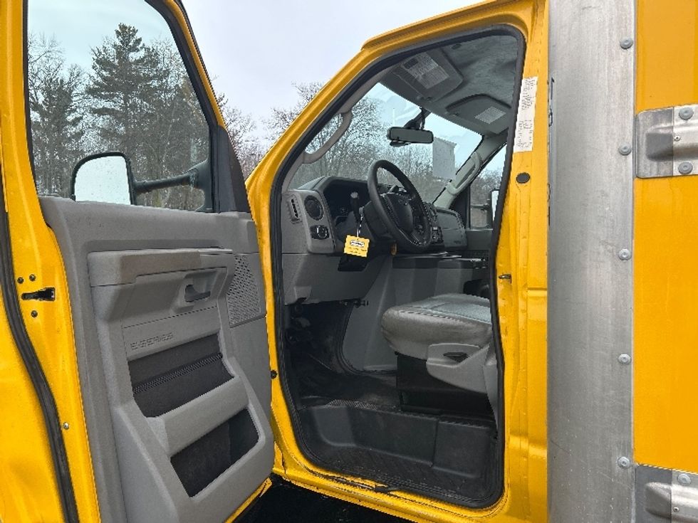 Light Duty Box Truck-Light and Medium Duty Trucks-Ford-2022-E350-Milwaukee-WI-106,176\n\t\tmiles-$ 27,250 - Image 16