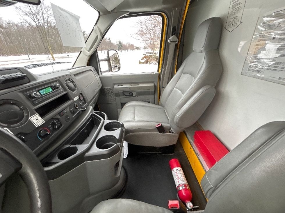 Light Duty Box Truck-Light and Medium Duty Trucks-Ford-2022-E350-Milwaukee-WI-106,176\n\t\tmiles-$ 27,250 - Image 19