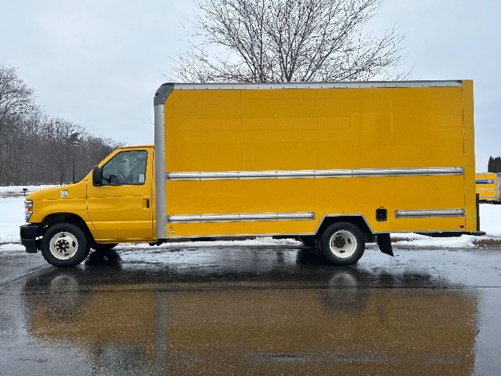 Light Duty Box Truck-Light and Medium Duty Trucks-Ford-2022-E350-Milwaukee-WI-106,176\n\t\tmiles-$ 27,250 - Image 4