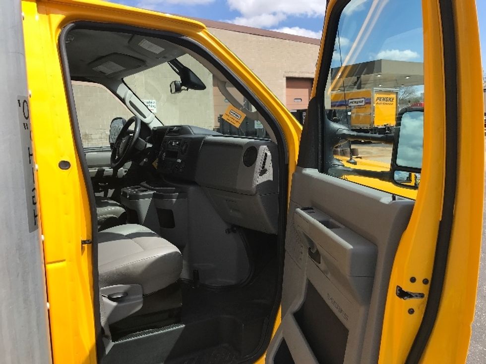 Light Duty Box Truck-Light and Medium Duty Trucks-Ford-2022-E350-Milwaukee-WI-76,864\n\t\tmiles-$ 29,500 - Image 20