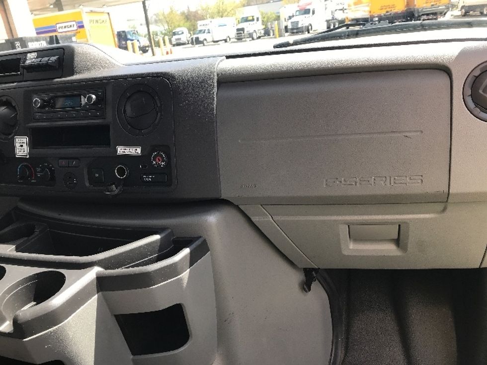 Light Duty Box Truck-Light and Medium Duty Trucks-Ford-2022-E350-Milwaukee-WI-76,864\n\t\tmiles-$ 29,500 - Image 21