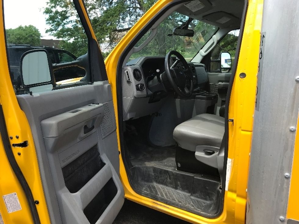 Light Duty Box Truck-Light and Medium Duty Trucks-Ford-2022-E350-Milwaukee-WI-76,979\n\t\tmiles-$ 38,750 - Image 13