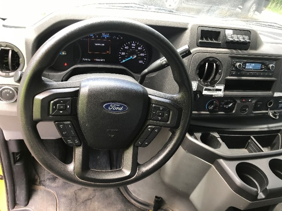 Light Duty Box Truck-Light and Medium Duty Trucks-Ford-2022-E350-Milwaukee-WI-76,979\n\t\tmiles-$ 38,750 - Image 15
