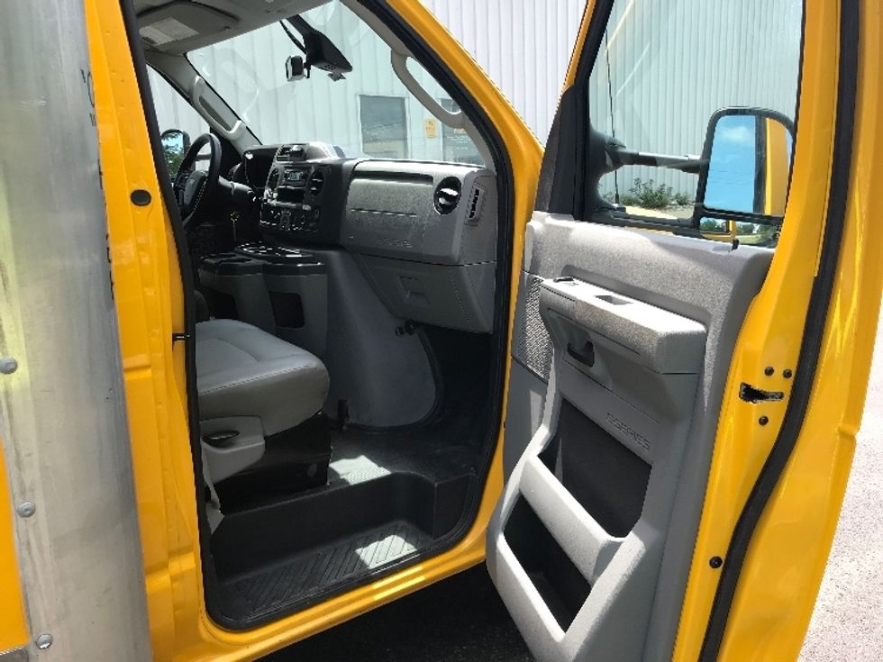 Light Duty Box Truck-Light and Medium Duty Trucks-Ford-2022-E350-Milwaukee-WI-76,979\n\t\tmiles-$ 38,750 - Image 17