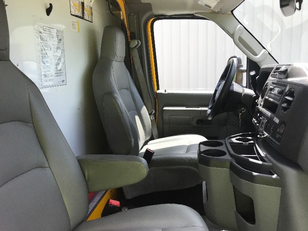 Light Duty Box Truck-Light and Medium Duty Trucks-Ford-2022-E350-Milwaukee-WI-76,979\n\t\tmiles-$ 38,750 - Image 19