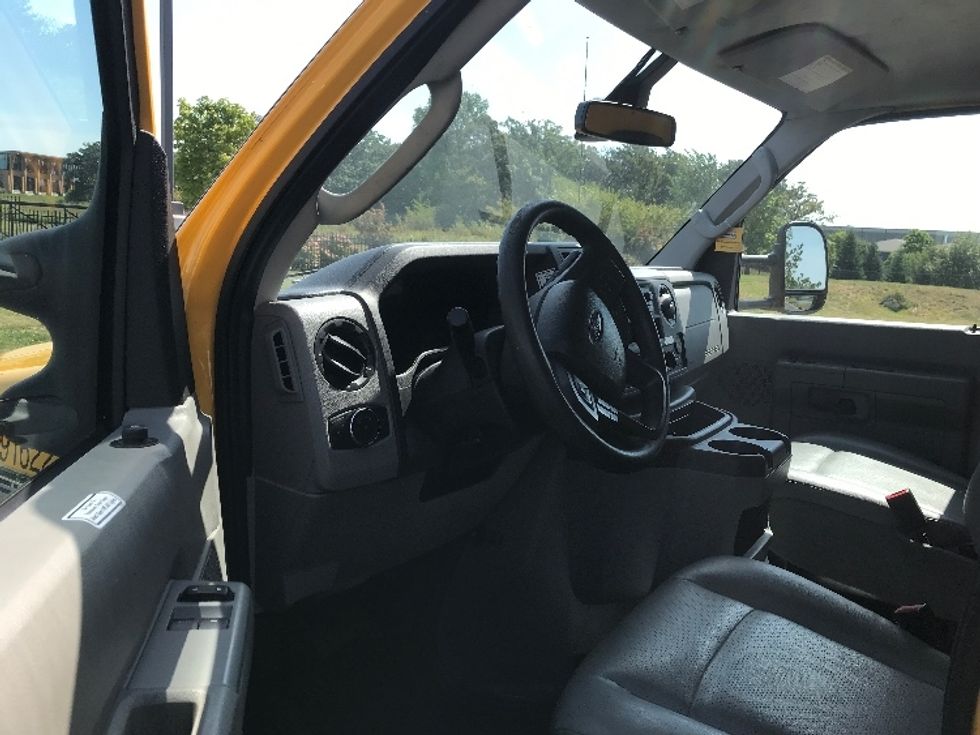 Light Duty Box Truck-Light and Medium Duty Trucks-Ford-2022-E350-Milwaukee-WI-84,412\n\t\tmiles-$ 29,750 - Image 16