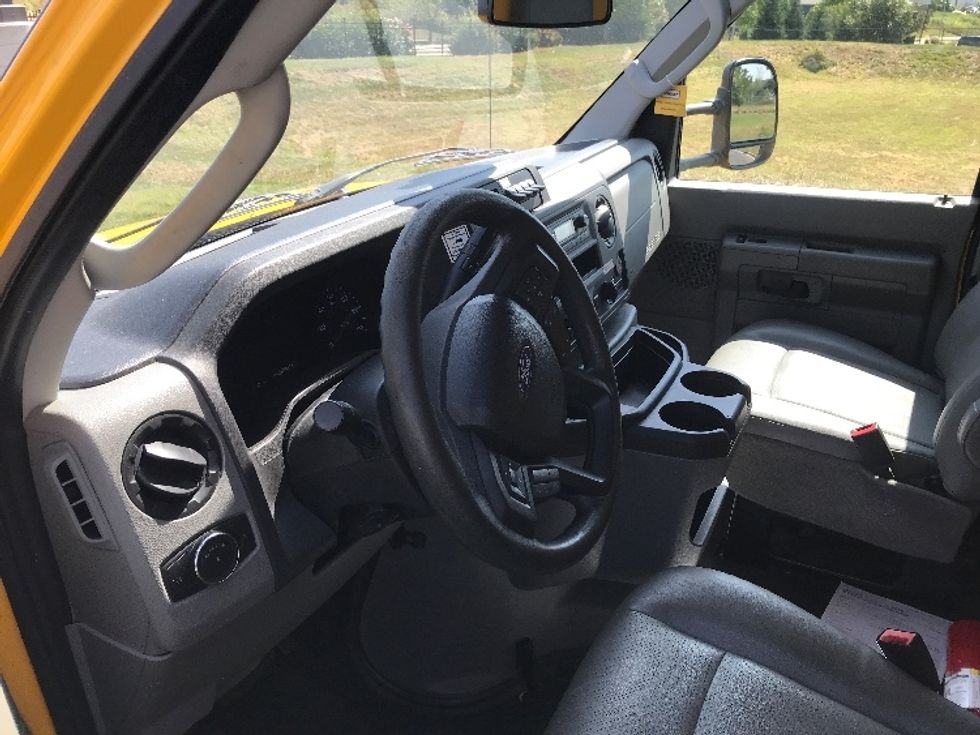 Light Duty Box Truck-Light and Medium Duty Trucks-Ford-2022-E350-Milwaukee-WI-84,412\n\t\tmiles-$ 29,750 - Image 17