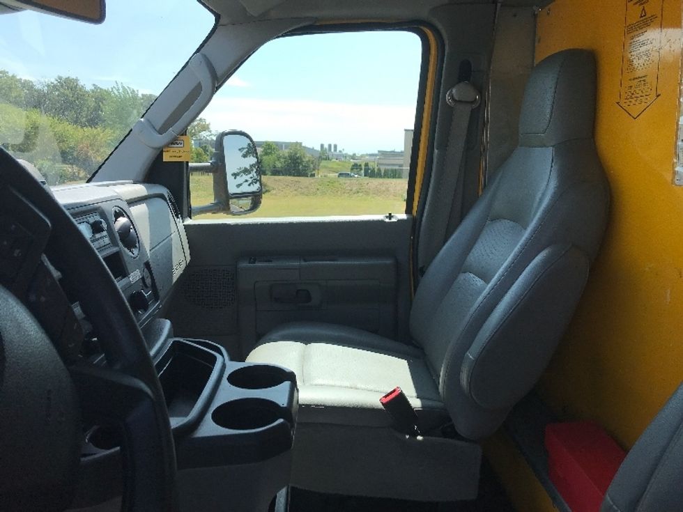 Light Duty Box Truck-Light and Medium Duty Trucks-Ford-2022-E350-Milwaukee-WI-84,412\n\t\tmiles-$ 29,750 - Image 19