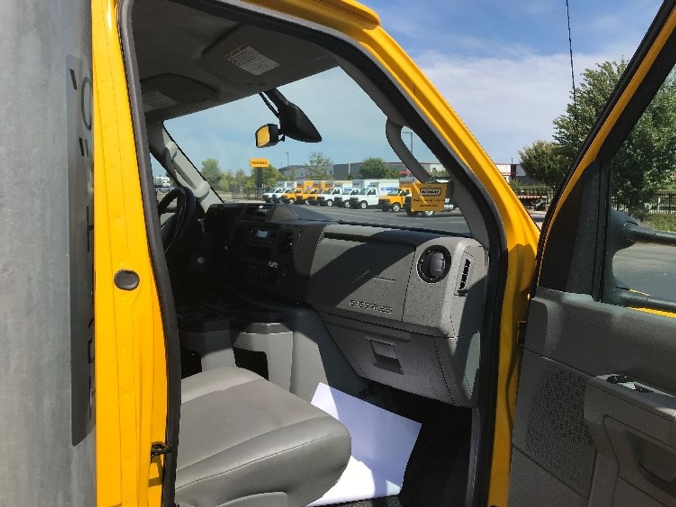 Light Duty Box Truck-Light and Medium Duty Trucks-Ford-2022-E350-Milwaukee-WI-84,412\n\t\tmiles-$ 29,750 - Image 20