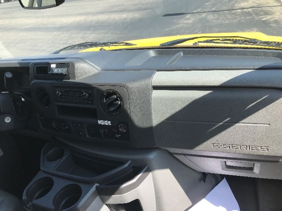 Light Duty Box Truck-Light and Medium Duty Trucks-Ford-2022-E350-Milwaukee-WI-84,412\n\t\tmiles-$ 29,750 - Image 21