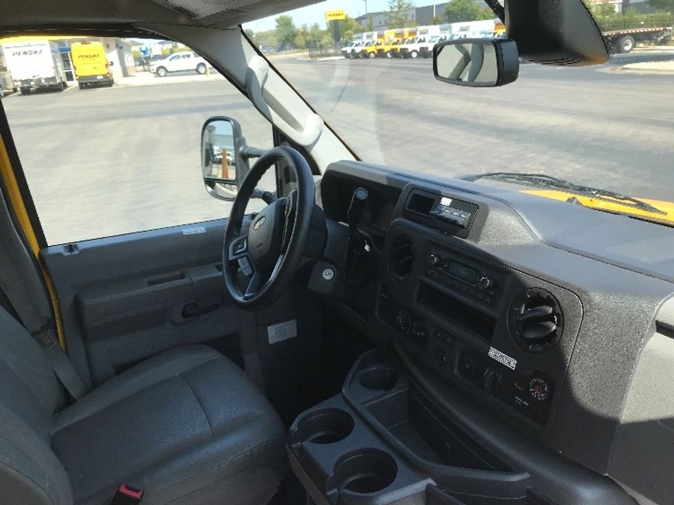 Light Duty Box Truck-Light and Medium Duty Trucks-Ford-2022-E350-Milwaukee-WI-84,412\n\t\tmiles-$ 29,750 - Image 22