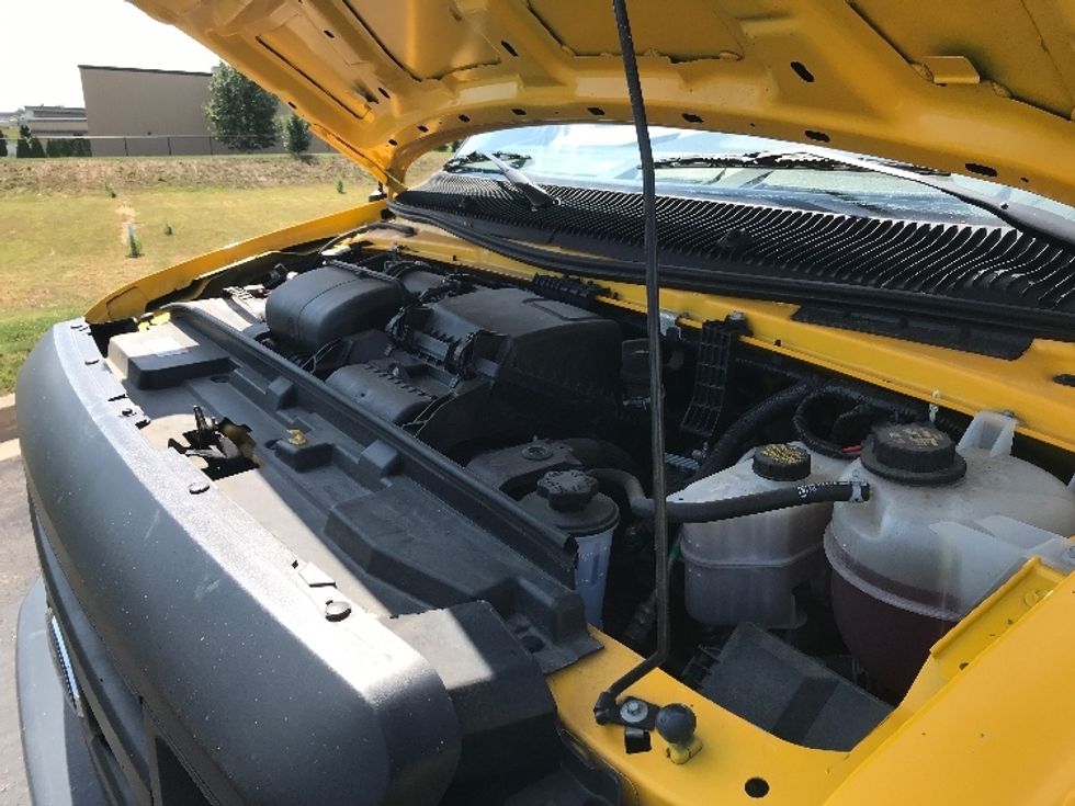 Light Duty Box Truck-Light and Medium Duty Trucks-Ford-2022-E350-Milwaukee-WI-84,412\n\t\tmiles-$ 29,750 - Image 24