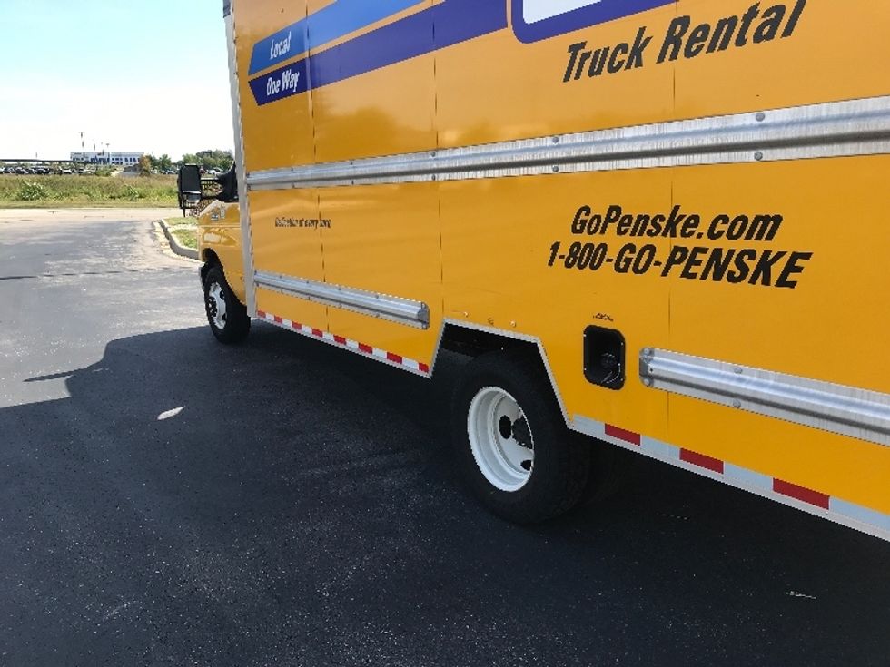 Light Duty Box Truck-Light and Medium Duty Trucks-Ford-2022-E350-Milwaukee-WI-84,412\n\t\tmiles-$ 29,750 - Image 5