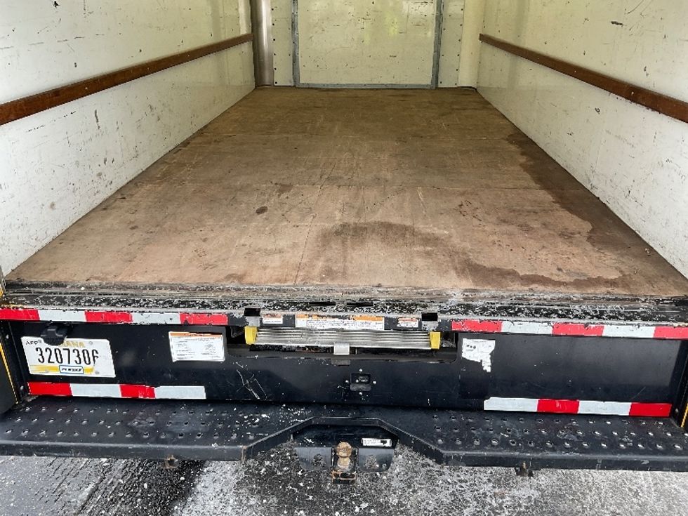 Light Duty Box Truck-Light and Medium Duty Trucks-Ford-2022-E350-Milwaukee-WI-87,851\n\t\tmiles-$ 27,250 - Image 10