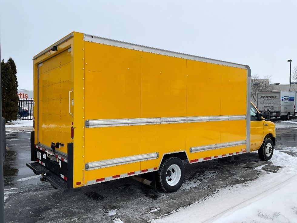 Light Duty Box Truck-Light and Medium Duty Trucks-Ford-2022-E350-Milwaukee-WI-87,851\n\t\tmiles-$ 27,250 - Image 13