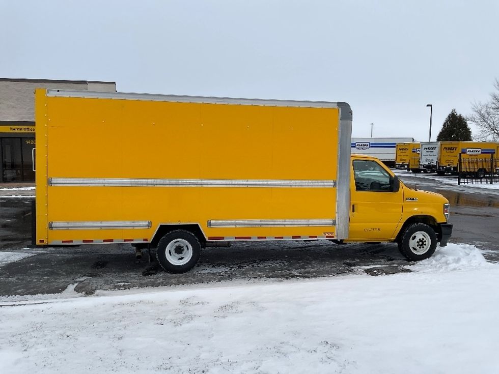 Light Duty Box Truck-Light and Medium Duty Trucks-Ford-2022-E350-Milwaukee-WI-87,851\n\t\tmiles-$ 27,250 - Image 15