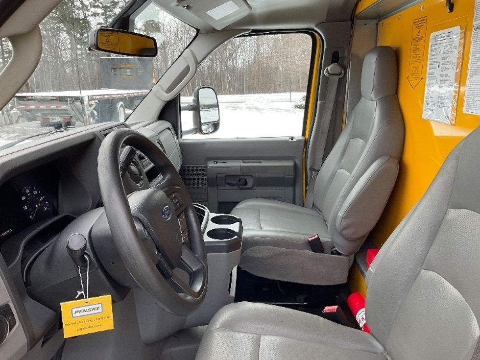 Light Duty Box Truck-Light and Medium Duty Trucks-Ford-2022-E350-Milwaukee-WI-87,851\n\t\tmiles-$ 27,250 - Image 17