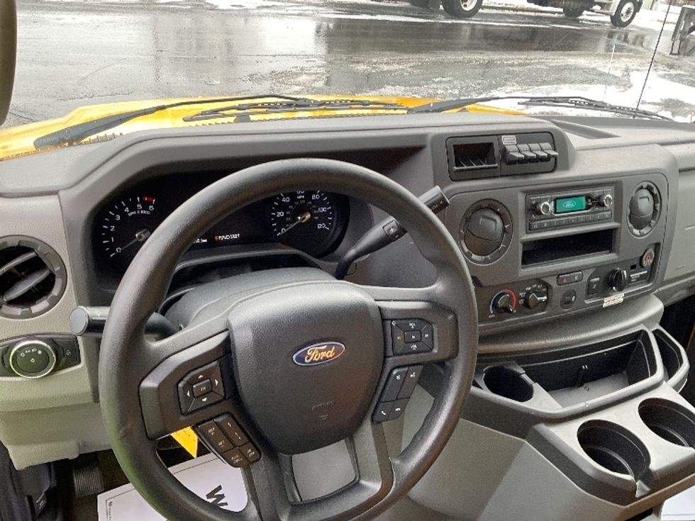 Light Duty Box Truck-Light and Medium Duty Trucks-Ford-2022-E350-Milwaukee-WI-87,851\n\t\tmiles-$ 27,250 - Image 18