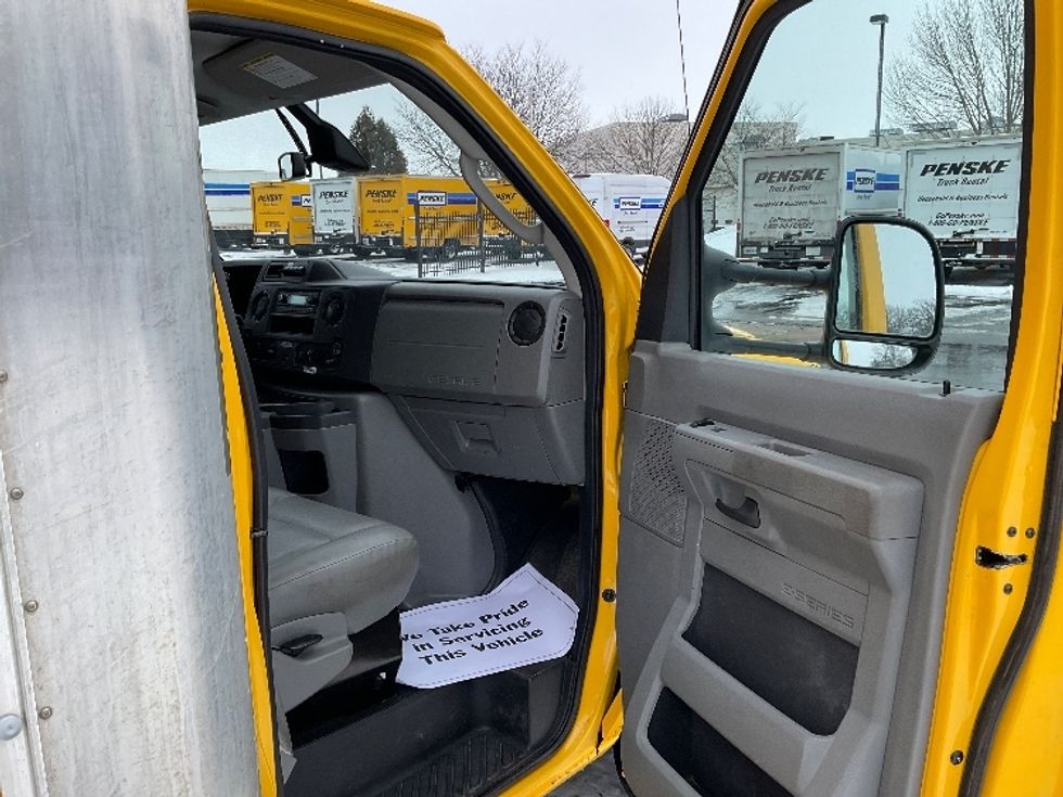 Light Duty Box Truck-Light and Medium Duty Trucks-Ford-2022-E350-Milwaukee-WI-87,851\n\t\tmiles-$ 27,250 - Image 20