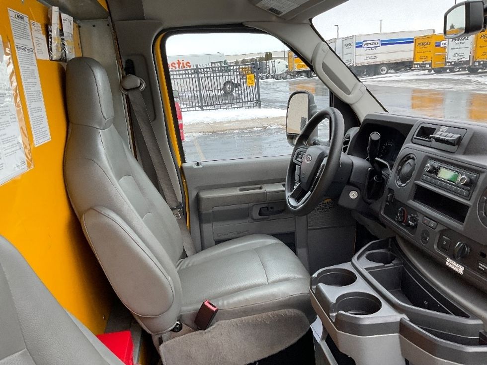 Light Duty Box Truck-Light and Medium Duty Trucks-Ford-2022-E350-Milwaukee-WI-87,851\n\t\tmiles-$ 27,250 - Image 22