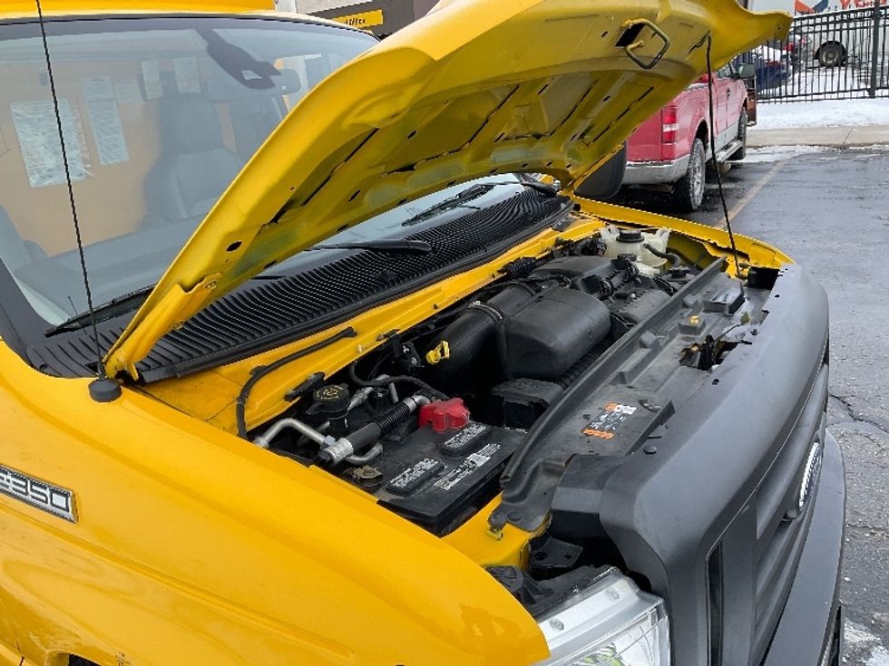 Light Duty Box Truck-Light and Medium Duty Trucks-Ford-2022-E350-Milwaukee-WI-87,851\n\t\tmiles-$ 27,250 - Image 23