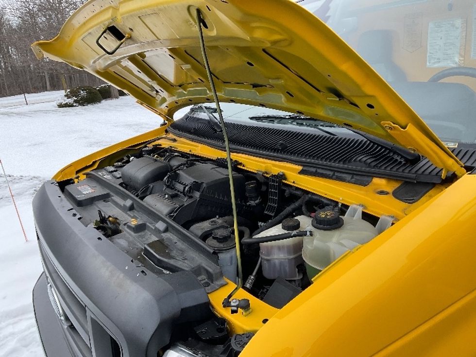 Light Duty Box Truck-Light and Medium Duty Trucks-Ford-2022-E350-Milwaukee-WI-87,851\n\t\tmiles-$ 27,250 - Image 24