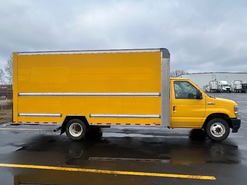 Light Duty Box Truck-Light and Medium Duty Trucks-Ford-2022-E350-Milwaukee-WI-88,569\n\t\tmiles-$ 29,750 - Image 15