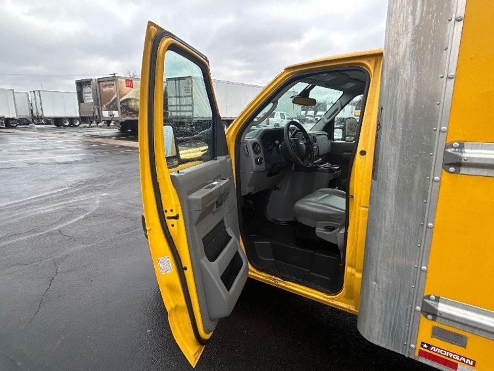Light Duty Box Truck-Light and Medium Duty Trucks-Ford-2022-E350-Milwaukee-WI-88,569\n\t\tmiles-$ 29,750 - Image 16