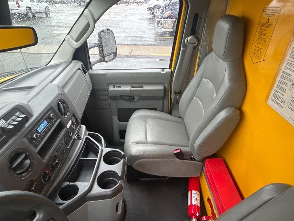 Light Duty Box Truck-Light and Medium Duty Trucks-Ford-2022-E350-Milwaukee-WI-88,569\n\t\tmiles-$ 29,750 - Image 19
