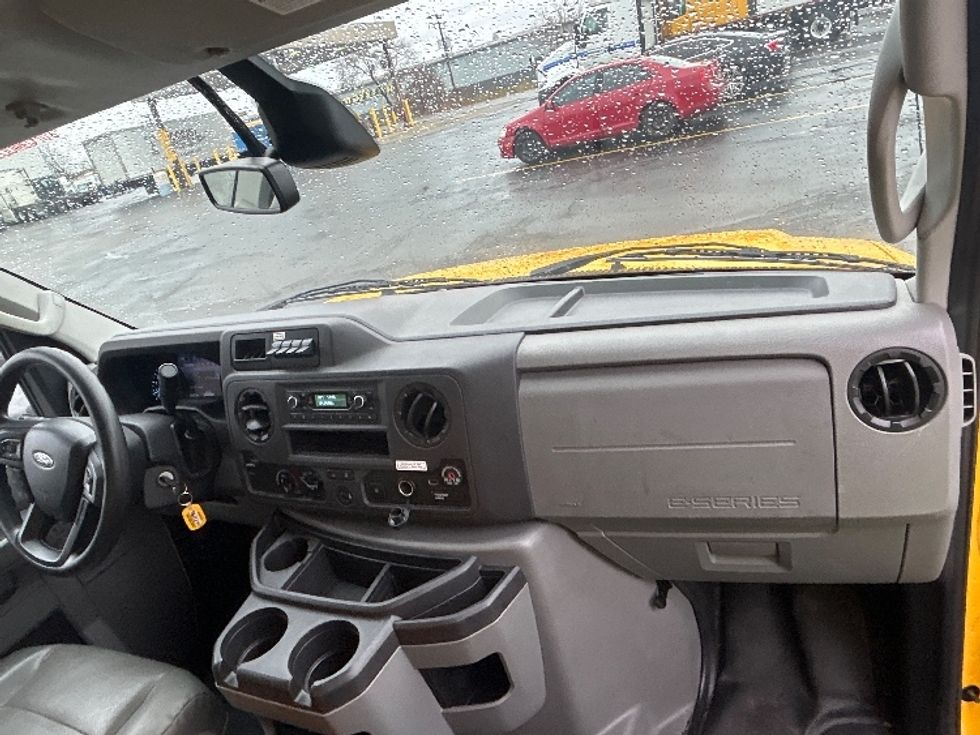 Light Duty Box Truck-Light and Medium Duty Trucks-Ford-2022-E350-Milwaukee-WI-88,569\n\t\tmiles-$ 29,750 - Image 21