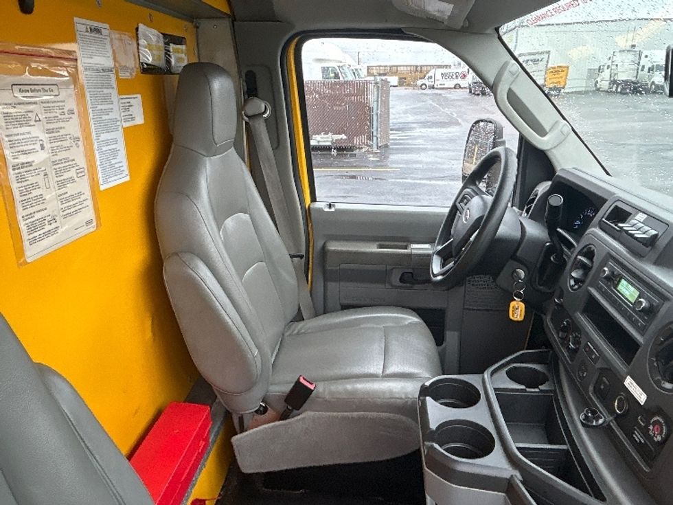 Light Duty Box Truck-Light and Medium Duty Trucks-Ford-2022-E350-Milwaukee-WI-88,569\n\t\tmiles-$ 29,750 - Image 22