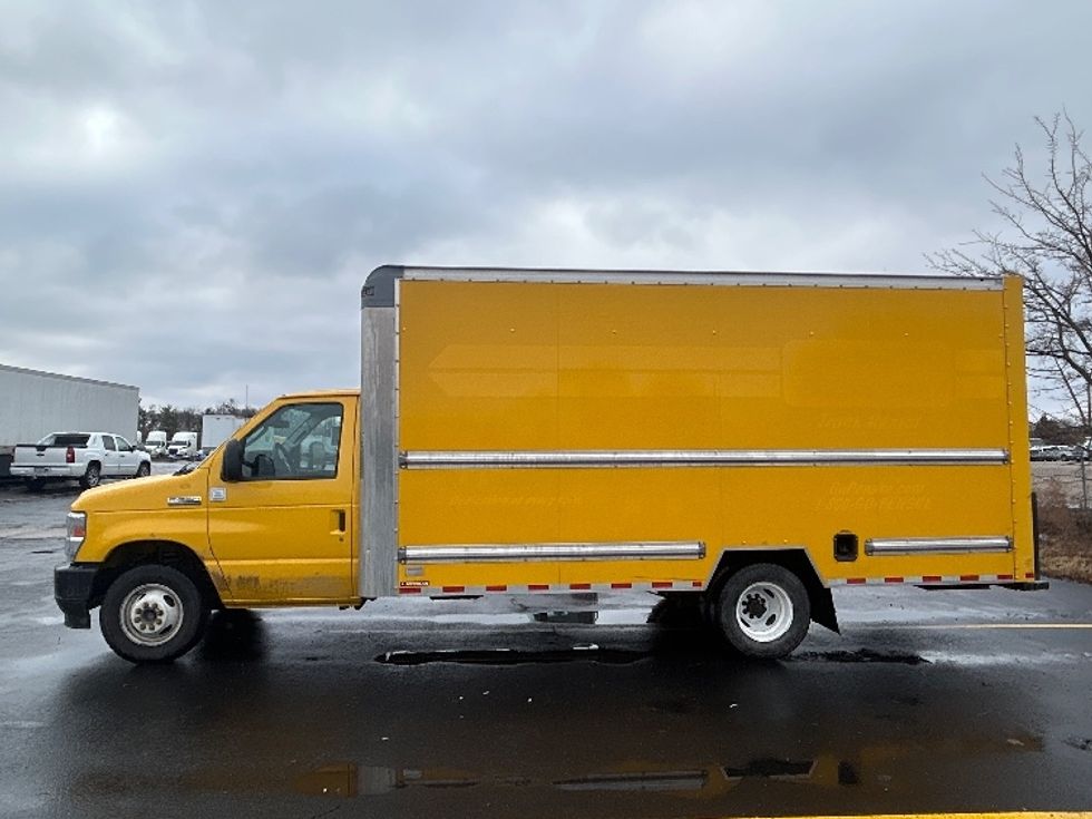 Light Duty Box Truck-Light and Medium Duty Trucks-Ford-2022-E350-Milwaukee-WI-88,569\n\t\tmiles-$ 29,750 - Image 4