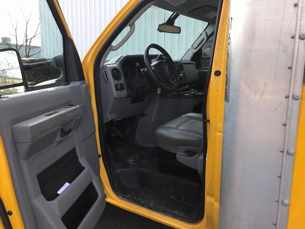 Light Duty Box Truck-Light and Medium Duty Trucks-Ford-2022-E350-Milwaukee-WI-89,445\n\t\tmiles-$ 37,000 - Image 13