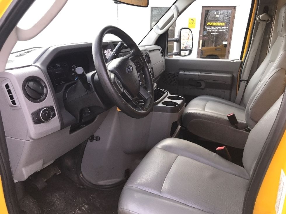 Light Duty Box Truck-Light and Medium Duty Trucks-Ford-2022-E350-Milwaukee-WI-89,445\n\t\tmiles-$ 37,000 - Image 14