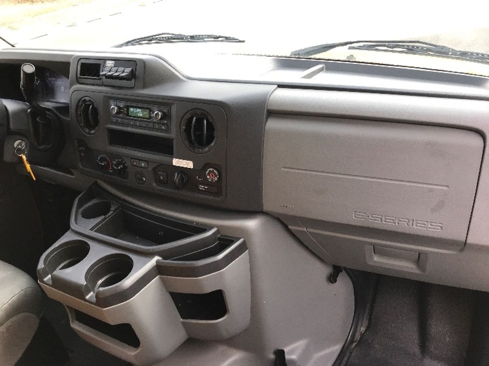 Light Duty Box Truck-Light and Medium Duty Trucks-Ford-2022-E350-Milwaukee-WI-89,445\n\t\tmiles-$ 37,000 - Image 18