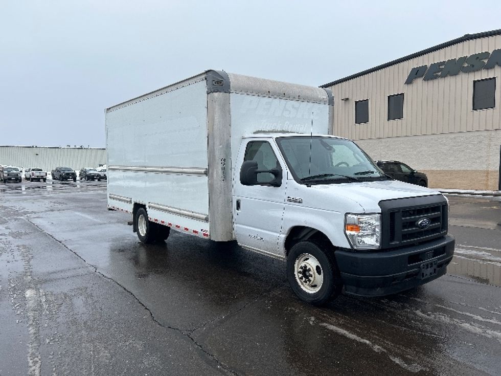 Light Duty Box Truck-Light and Medium Duty Trucks-Ford-2022-E350-Milwaukee-WI-91,700\n\t\tmiles-$ 32,250 - Image 1