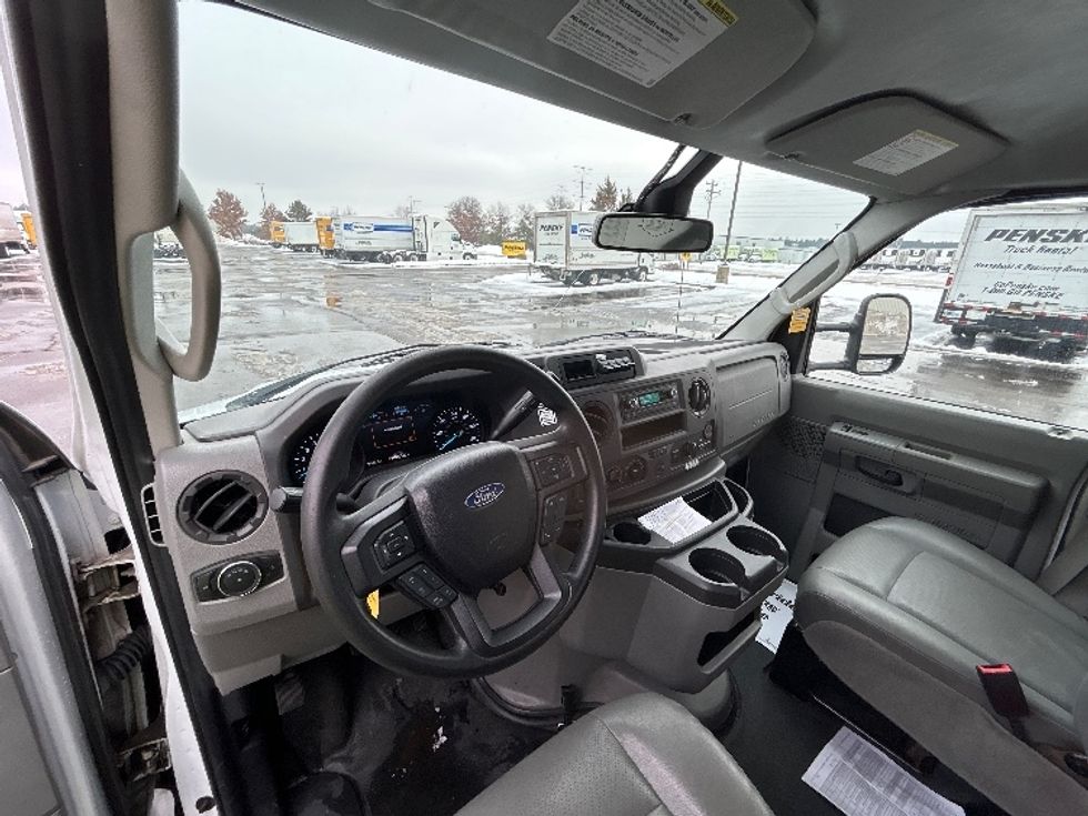 Light Duty Box Truck-Light and Medium Duty Trucks-Ford-2022-E350-Milwaukee-WI-91,700\n\t\tmiles-$ 32,250 - Image 18