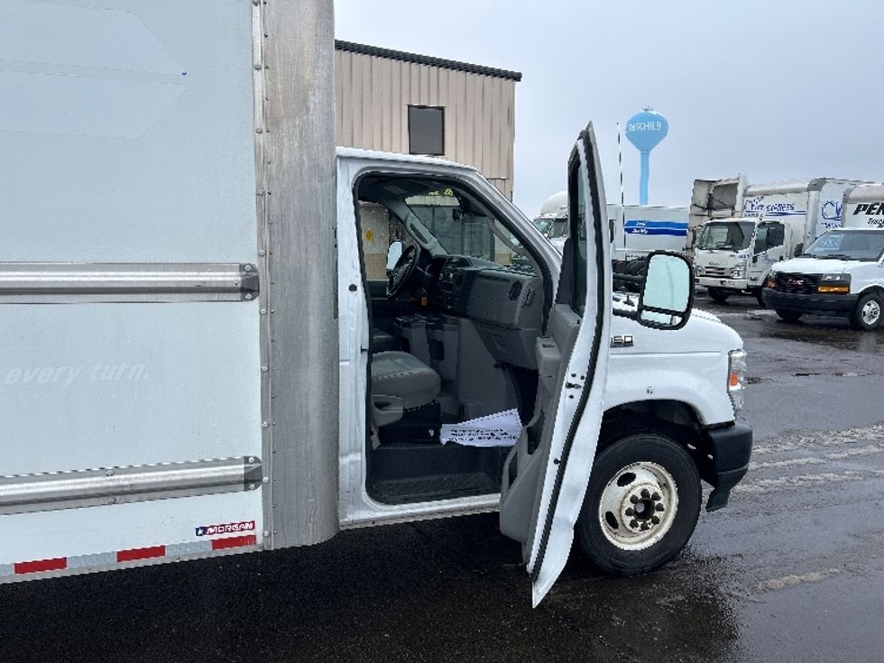Light Duty Box Truck-Light and Medium Duty Trucks-Ford-2022-E350-Milwaukee-WI-91,700\n\t\tmiles-$ 32,250 - Image 20