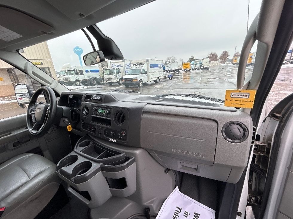 Light Duty Box Truck-Light and Medium Duty Trucks-Ford-2022-E350-Milwaukee-WI-91,700\n\t\tmiles-$ 32,250 - Image 21