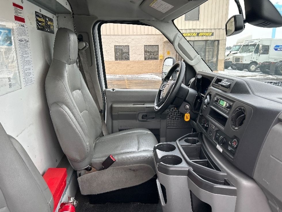 Light Duty Box Truck-Light and Medium Duty Trucks-Ford-2022-E350-Milwaukee-WI-91,700\n\t\tmiles-$ 32,250 - Image 22