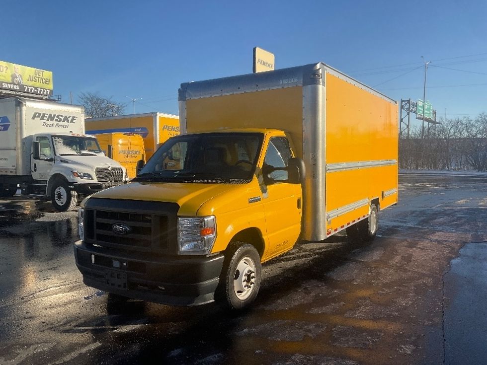 Light Duty Box Truck-Light and Medium Duty Trucks-Ford-2022-E350-Milwaukee-WI-92,691\n\t\tmiles-$ 29,250 - Image 1