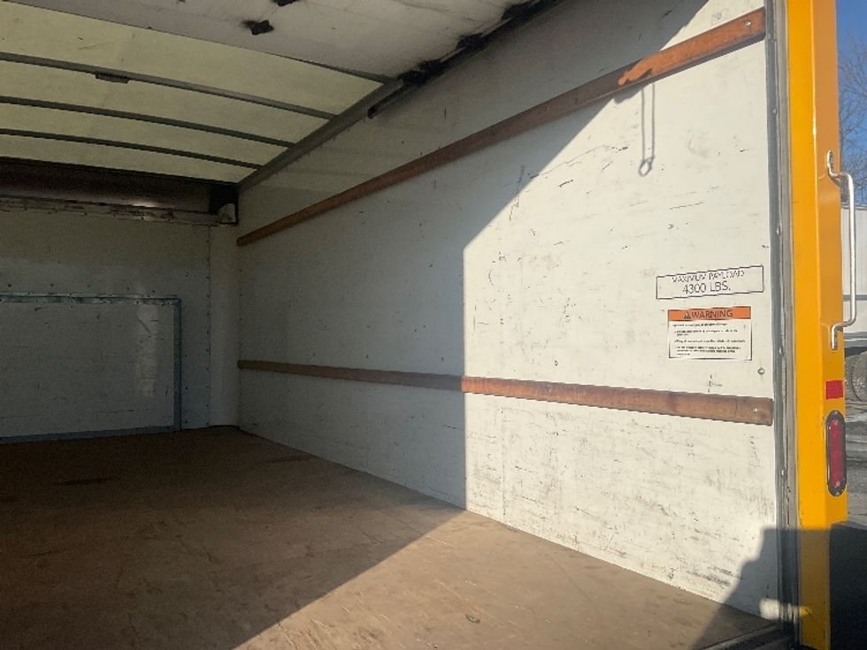 Light Duty Box Truck-Light and Medium Duty Trucks-Ford-2022-E350-Milwaukee-WI-92,691\n\t\tmiles-$ 29,250 - Image 12