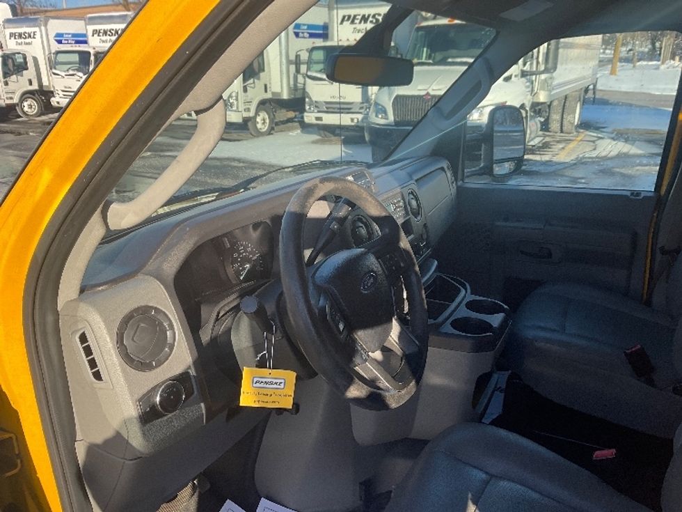 Light Duty Box Truck-Light and Medium Duty Trucks-Ford-2022-E350-Milwaukee-WI-92,691\n\t\tmiles-$ 29,250 - Image 15