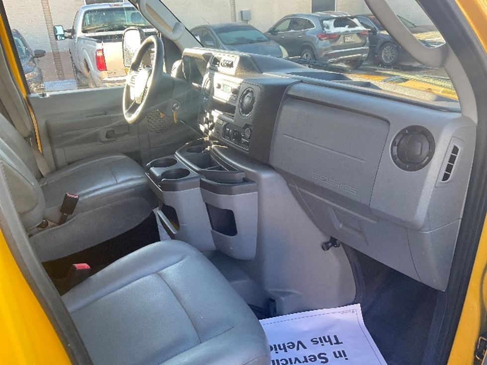 Light Duty Box Truck-Light and Medium Duty Trucks-Ford-2022-E350-Milwaukee-WI-92,691\n\t\tmiles-$ 29,250 - Image 18