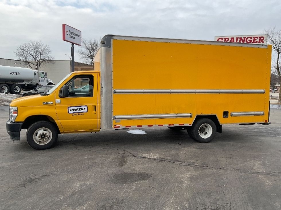Light Duty Box Truck-Light and Medium Duty Trucks-Ford-2022-E350-Milwaukee-WI-92,691\n\t\tmiles-$ 29,250 - Image 24