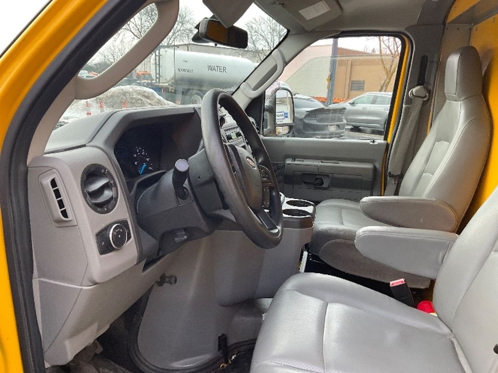 Light Duty Box Truck-Light and Medium Duty Trucks-Ford-2022-E350-Milwaukee-WI-92,691\n\t\tmiles-$ 29,250 - Image 25