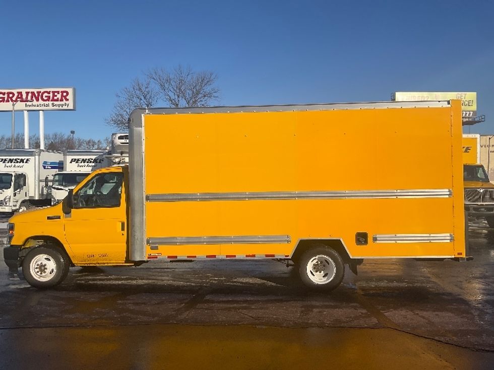 Light Duty Box Truck-Light and Medium Duty Trucks-Ford-2022-E350-Milwaukee-WI-92,691\n\t\tmiles-$ 29,250 - Image 5