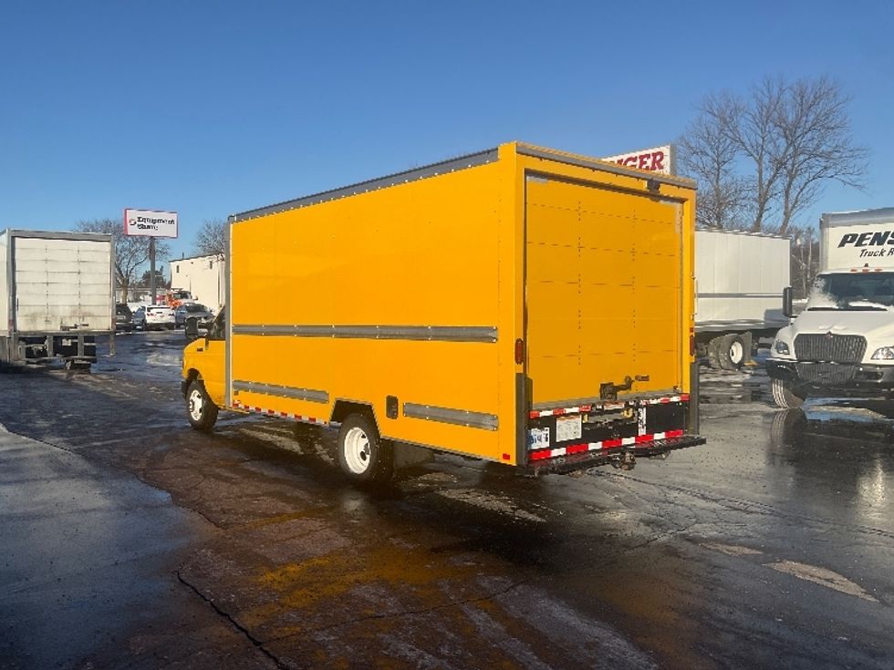 Light Duty Box Truck-Light and Medium Duty Trucks-Ford-2022-E350-Milwaukee-WI-92,691\n\t\tmiles-$ 29,250 - Image 6