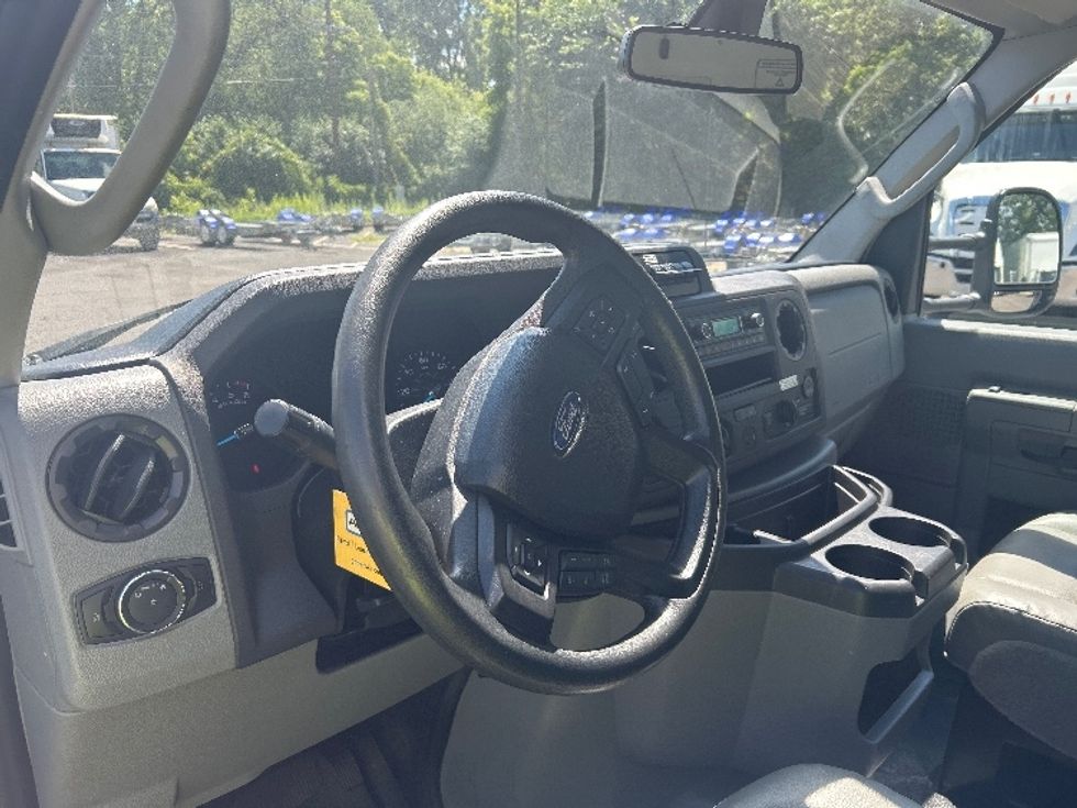 Light Duty Box Truck-Light and Medium Duty Trucks-Ford-2022-E350-Milwaukee-WI-94,500\n\t\tmiles-$ 32,000 - Image 17